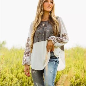 Gimmicks by BKE Pieced Floral Top XS